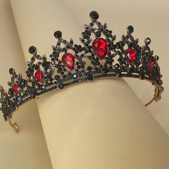 Black and Red Crown, Halloween Crown, Goth Bride, Goth Wedding, Costume - Picture 7 of 7